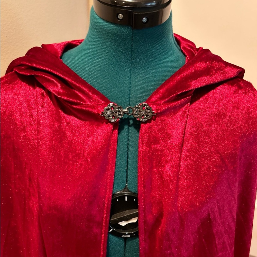 Red cloak - Picture 4 of 7